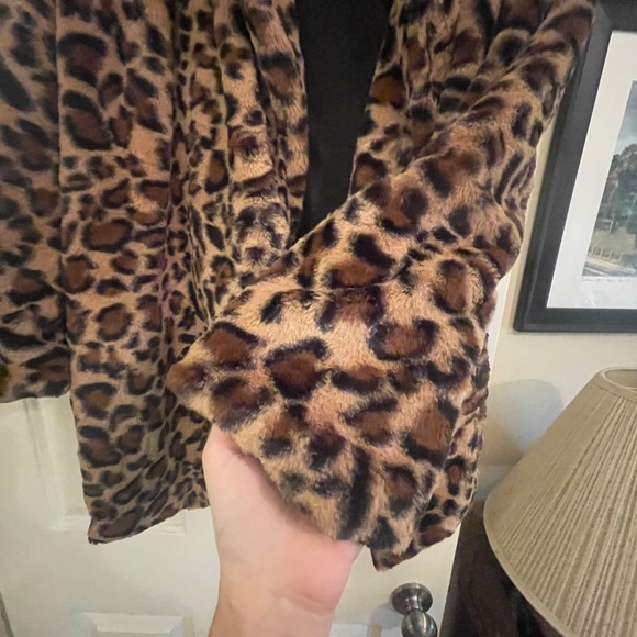 Love Tree Faux Fur Leopard Print - Picture 4 of 5